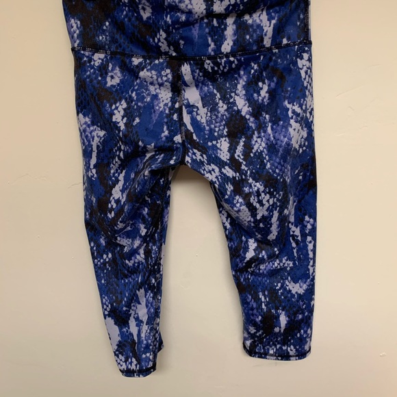 Alo Yoga  Crop Airbrush Leggings Capris XS - Picture 6 of 6